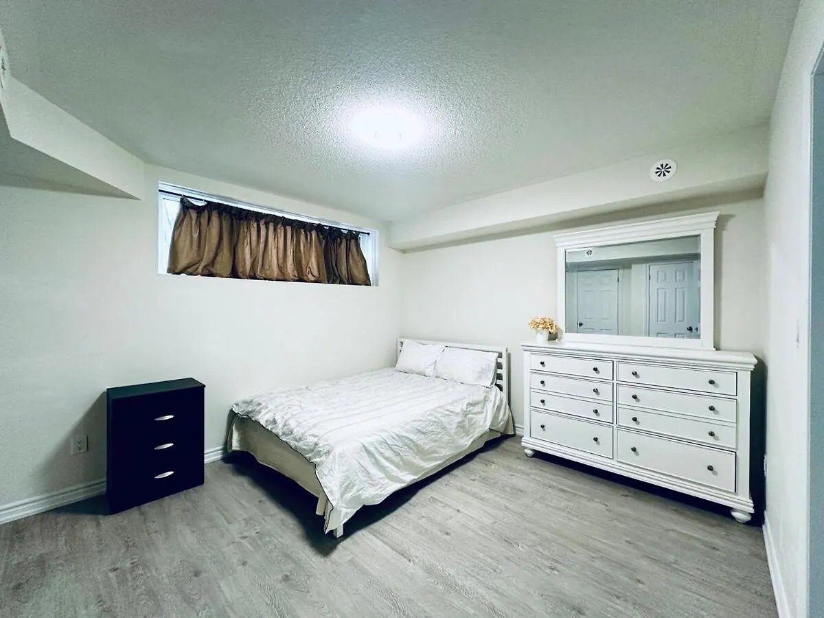 Peaceful And Cozy Vacation Home Close To 401 And 404 토론토 아파트