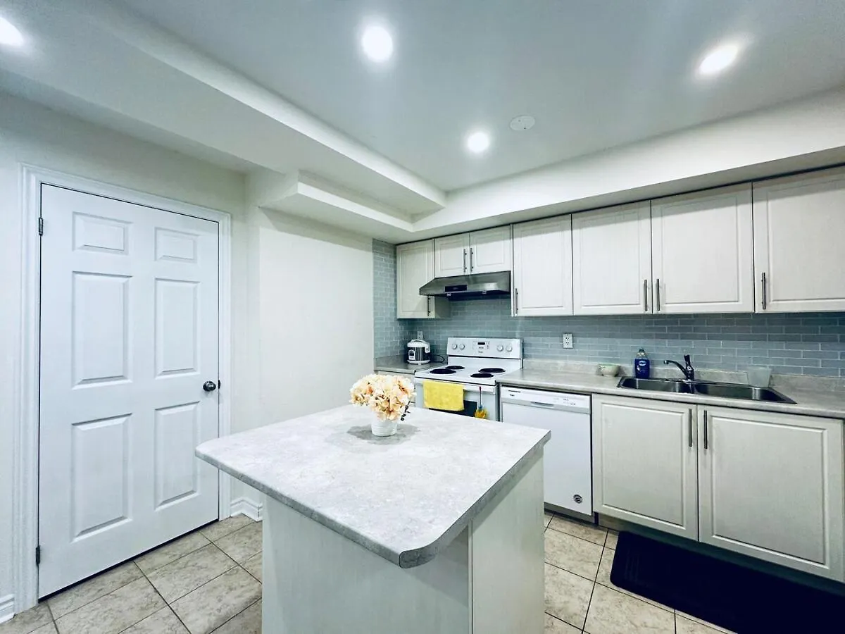 Peaceful And Cozy Vacation Home Close To 401 And 404 Toronto