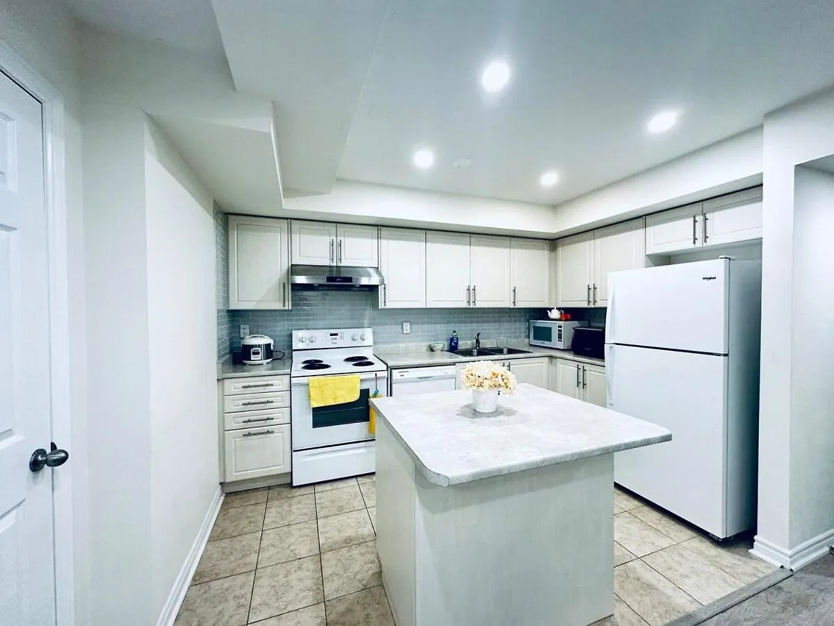 Peaceful And Cozy Vacation Home Close To 401 And 404 Toronto Apartment